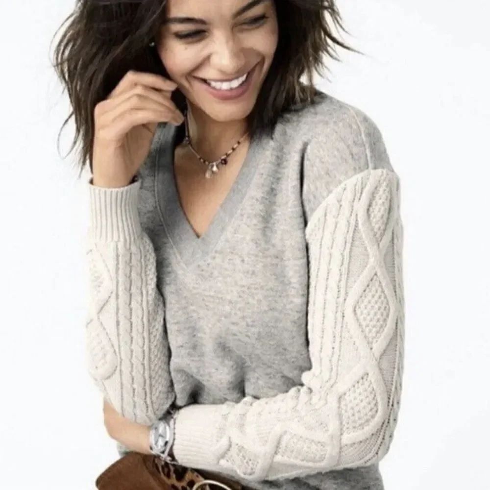 Cabi Grey and Ivory Cable Knit Sweater Women’s Small
